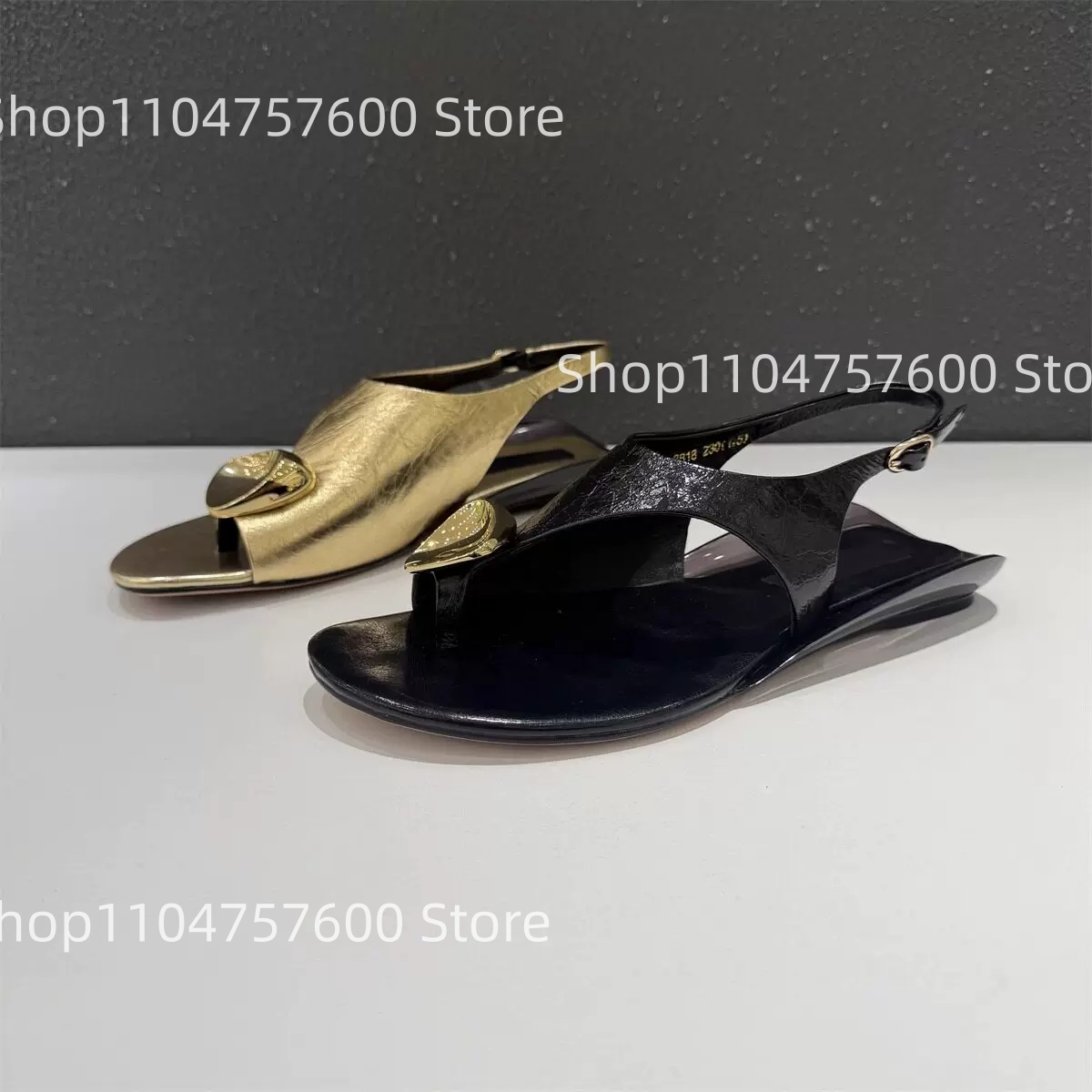 Women's Metallic Heart Charm T - Thong Flat Sandal 评论和价格