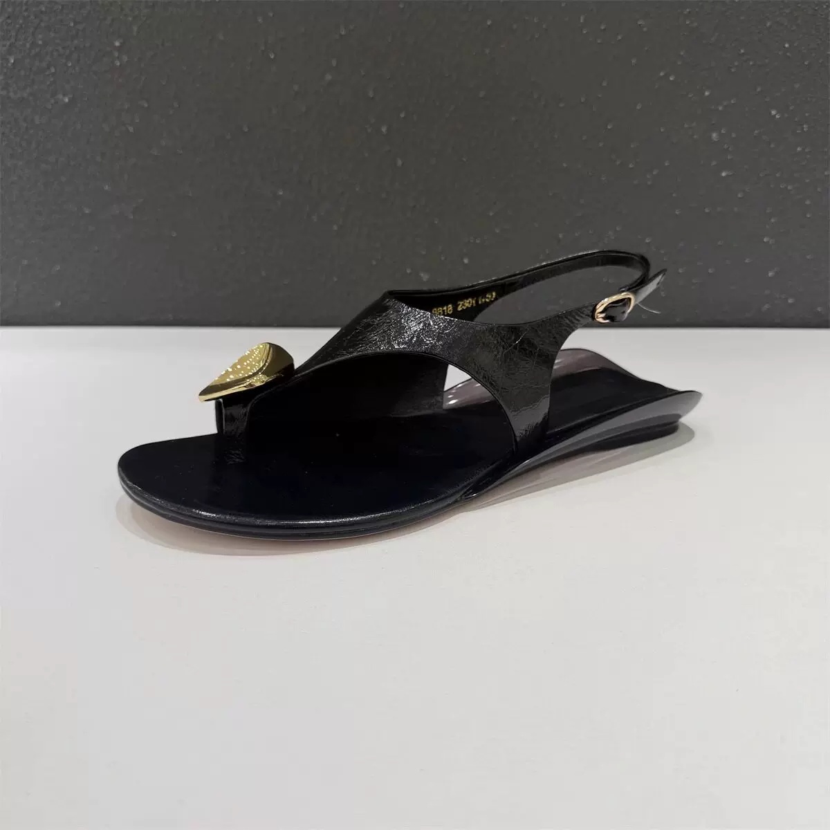 Women's Metallic Heart Charm T - Thong Flat Sandal 评论和价格