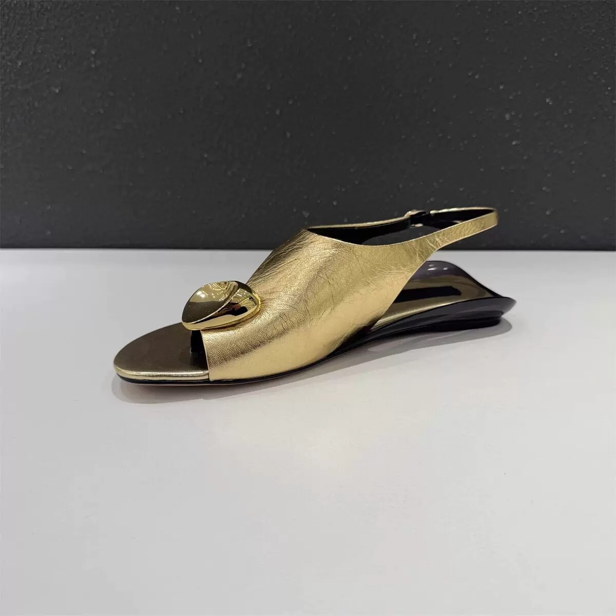 Women's Metallic Heart Charm T - Thong Flat Sandal 评论和价格